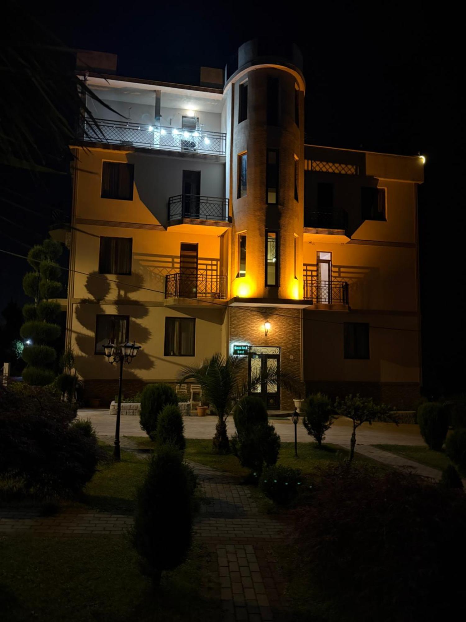 Green Yard Hotel バトゥーミ エクステリア 写真