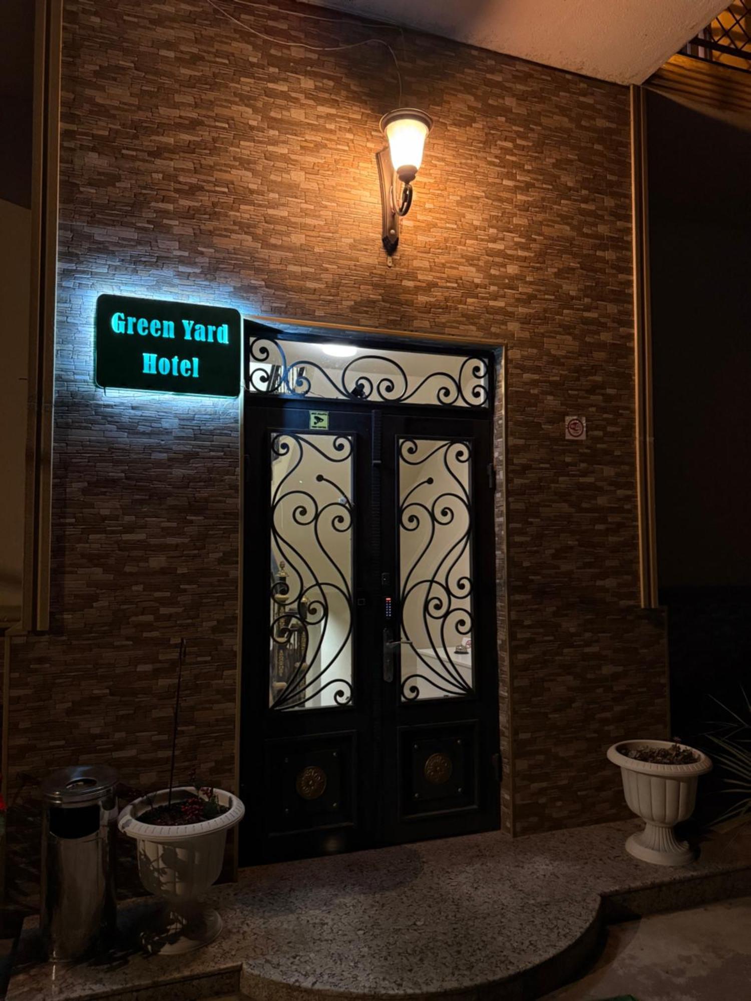 Green Yard Hotel バトゥーミ エクステリア 写真