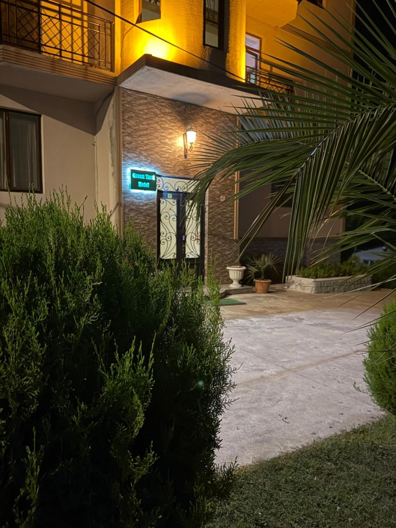 Green Yard Hotel バトゥーミ エクステリア 写真